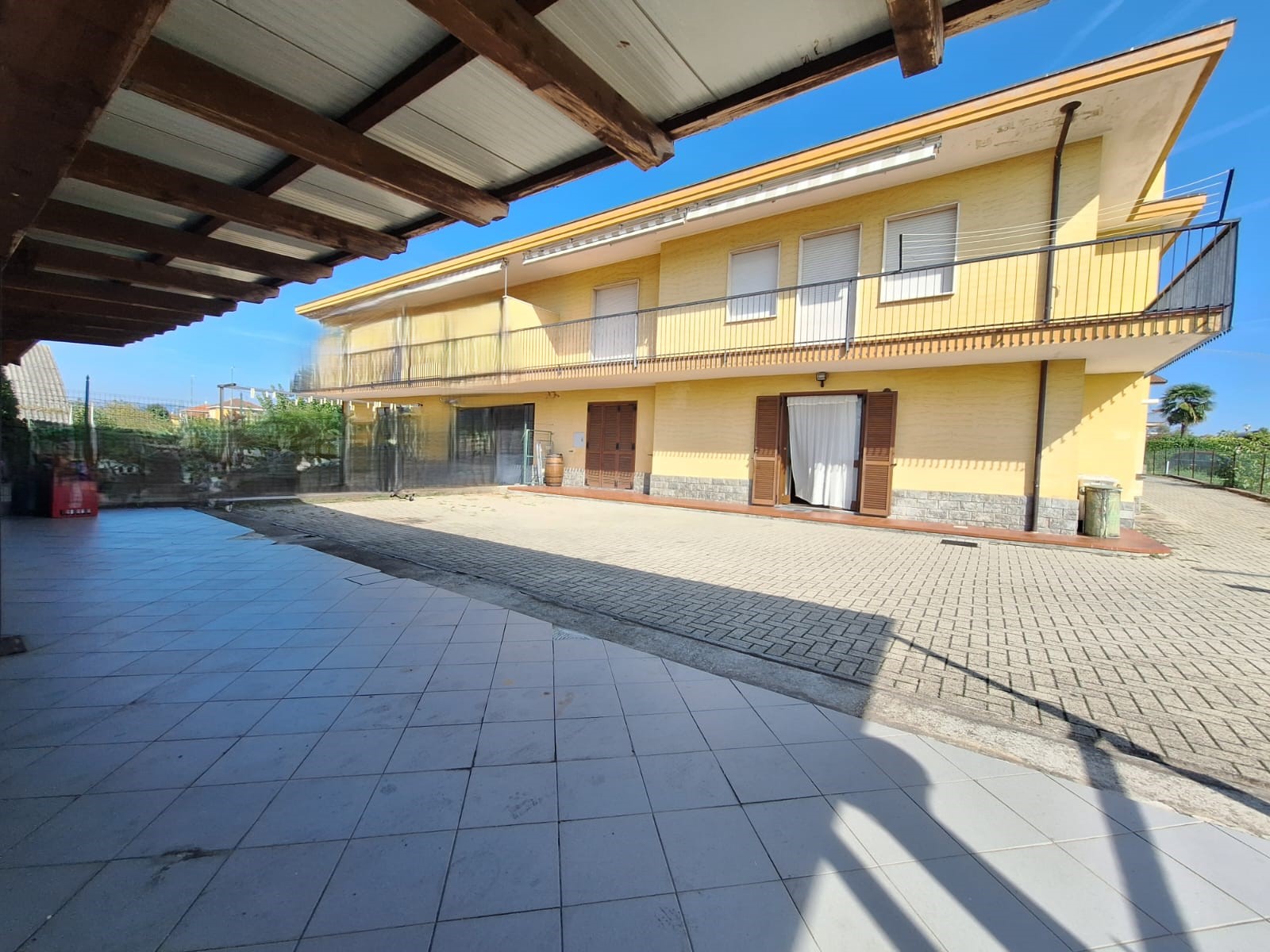 Chieri - strada Buttigliera villino con giardino